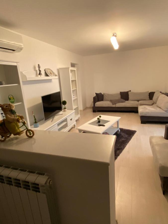Sarah Apartment